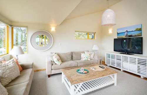 Palm Beach House | Island View - Stay Waiheke
