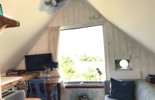 Glen Kyles House | Isle of Harris-Award winning Tiny House-BeachView/Sea-View/ Harris beach locati