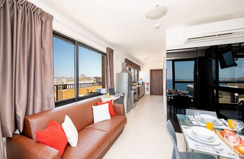 Qawra Apartment | Islet Promenade Seafront Penthouse with Hot Tub