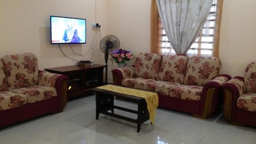 Tersusun Pundut House | IsMa Lumut Homestay