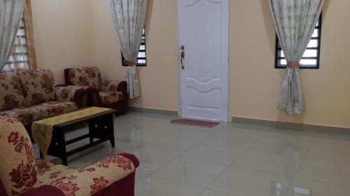 Tersusun Pundut House | IsMa Lumut Homestay
