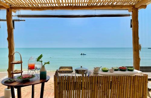 Sichon Hotel | Issara Beach Resort Beachfront
