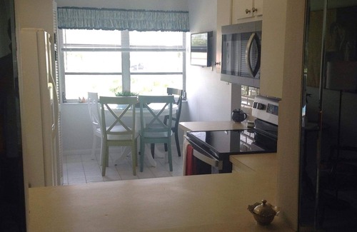 Central Naples Condo | It is at the heart of Naples. Minutes from beach. Condo w/pools, tennis, golf.