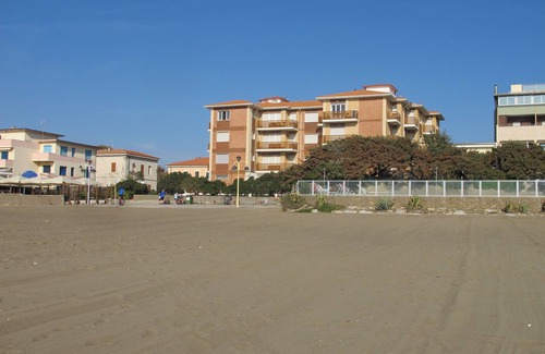 Marina di Castagneto Carducci Apartment | Apartment by the sea in Tuscany - direct access to the beach - 6 beds