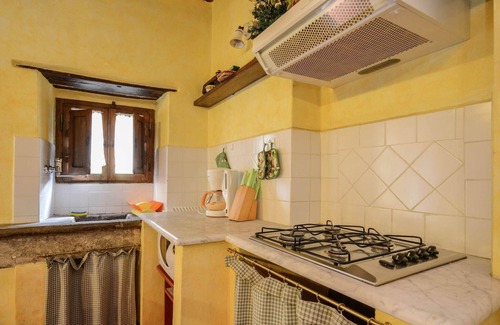 Bivio Lugnano House | Holiday Home in Monte Santa Maria with Pool