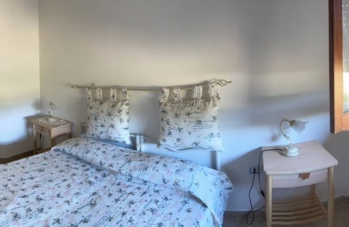 Monti D'arena-Bosco Caggione Bed & Breakfast | The Conchiglia is located in front of the “Baia del Pescatore” Leporanonnn