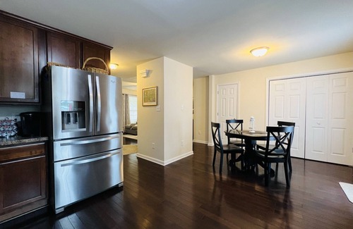 Issue House | It's A Beautiful Day Cottage, Pet Friendly and Walking Distance to the Beach