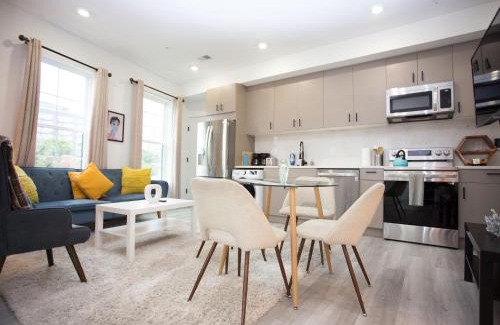 Northeast House | It's a Corner unit with cool City Skyline views!