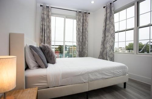 Northeast House | It's a Corner unit with cool City Skyline views!