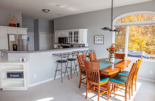 Duluth House | "It's All Good" at Pike Lake