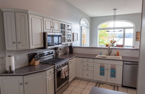 Duluth House | "It's All Good" at Pike Lake