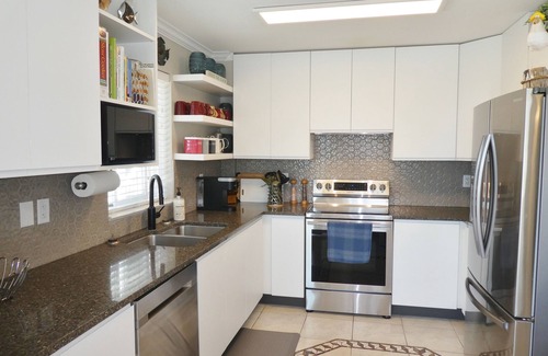 White Rock Apartment | It's All Good in White Rock an Exceptional Vacation Accommodation at the beach!