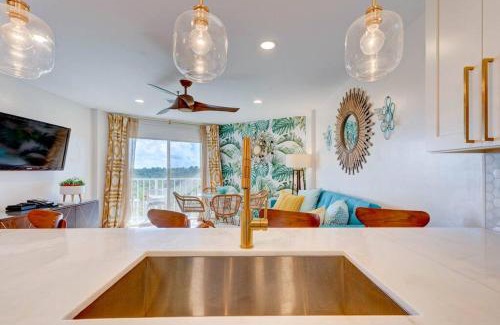 Tavernier House | It's Tiki Time in the Keys Ocean Pointe 1413