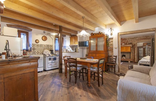 Sant'Ambrogio di Valpolicella Apartment | Dimora Laura - Romantic with open wood stove