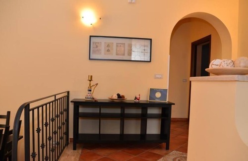 Villaggio del Pino-Le Ginestre House | Villa Cinzia - Appartamento con Vista Giardino