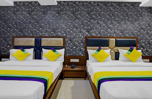 Vadodara Hotel | Itsy By Treebo - Radhe
