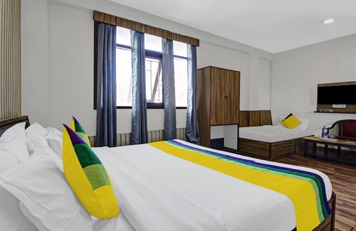 Bemloi Hotel | Itsy Hotels Crystal Palace Shimla With Valley View