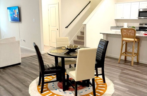Weston House | Ivana Lodge 4-Bedroom 3-Bath in Pilot Point