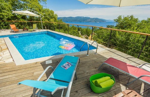 Zagore Villa | Ivanini secluded stone Villa with a stunning view