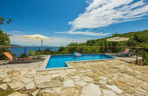 Zagore Villa | Ivanini secluded stone Villa with a stunning view