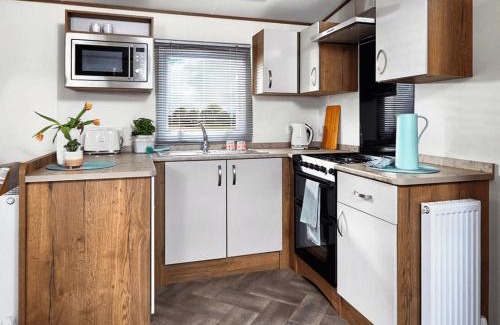 Dunbar House | Ivy Caravan 3 at Thurston Manor Leisure Park