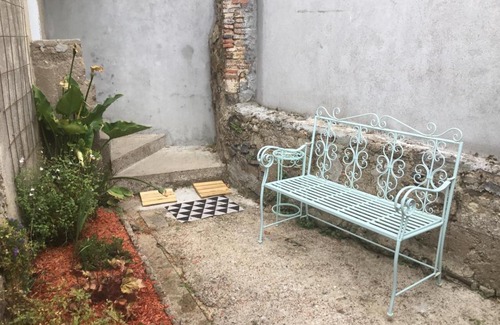 L'Isle-Jourdain House | Ivy house