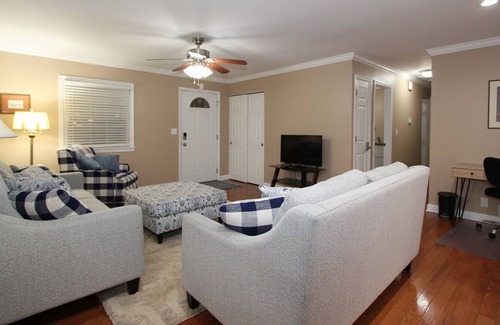 Lexington House | Ivy league Home - 4 Bedroom 2 Bath house