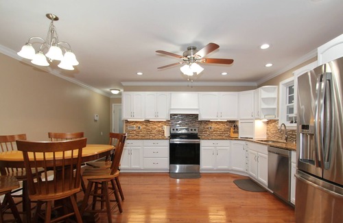 Lexington House | Ivy league Home - 4 Bedroom 2 Bath house