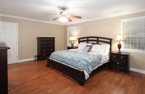 Lexington House | Ivy league Home - 4 Bedroom 2 Bath house