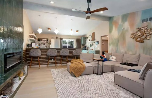 Tulsa House | Ivy's Charming 2 Bedroom 2 Bath with Jetted Tub