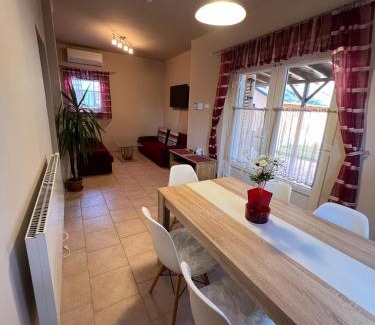 Balatonszarszo Apartment | Izabella Vendégház