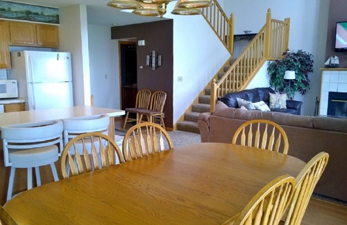 Onamia House | Izatys Beach Front Townhouse, on the Peninsula W/Boat slip.