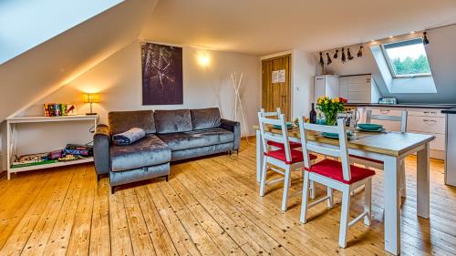 Mirsk Apartment | Izerska Baza - basen, ebike, narty, sauna, jacuzzi, las blisko Świeradów Zdrój - 5D Apartamenty