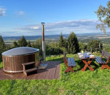 Stara Kamienica House | Izerski Horyzont - dom z balią w leśnej perspektywie