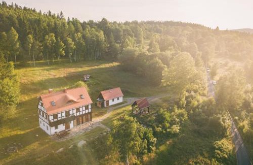 Stara Kamienica House | Izerski Horyzont - dom z balią w leśnej perspektywie