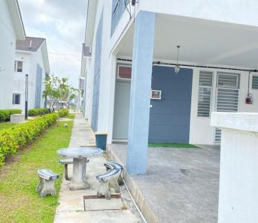 Ijok House | Izz Homestay 6Pax 3R2B Puncak Alam