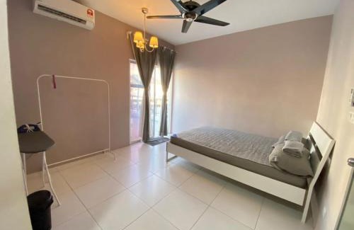 Ijok House | Izz Homestay 6Pax 3R2B Puncak Alam