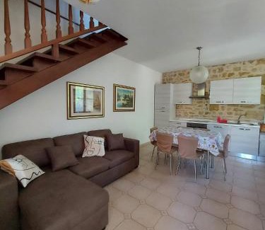 Serramazzoni House | IZZ1 Apartments - Loft Serramazzoni