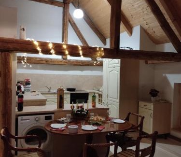 Rozmberk nad Vltavou House | Jílová tvrz