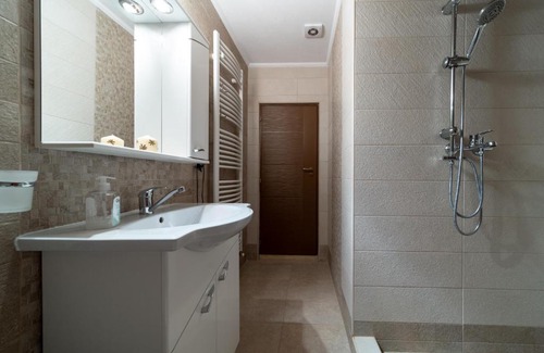 Bisericani Apartment | Jövök-Megyek Vendégház