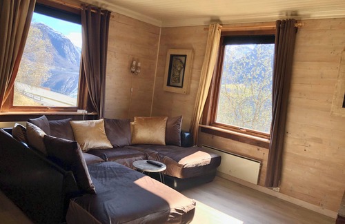 Jolster House | Jølster Lake View