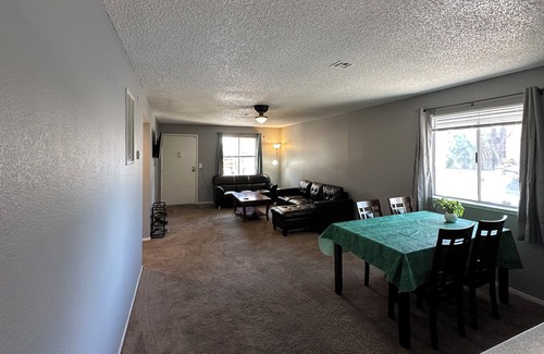 Chinatown Condo | J cozy two bedroom 2 bathroom close strip