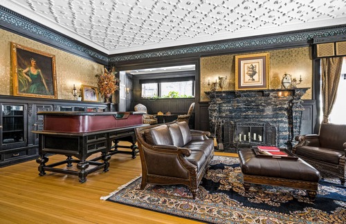 Endion House | J.D. Rockefeller Suite w/King Bed & Fireplace