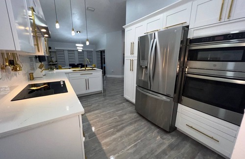 Lake Sarasota House | J&K Dream Home in Sarasota near of Siesta Key. Enjoy our modern, renovated house