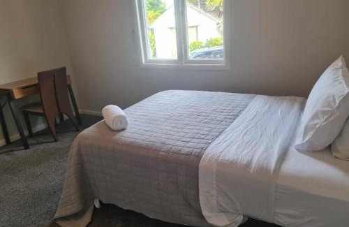 Hamilton North House | J&L Boarding Holiday House