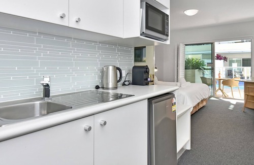 Salamander Bay Apartment | J's Resort Pacific Blue Swim Up-Studio B