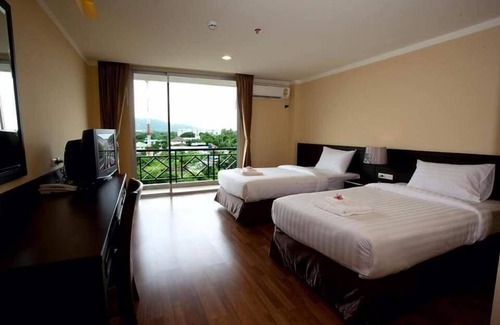 Chonburi Hotel | J & Y Lodge Hotel