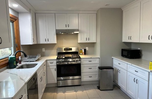 New Brunswick House | J1 Pleasant Room near Rutgers U, hospitals