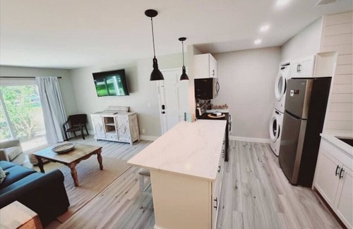 Demere Park Condo | J7 Completely renovated, 2 BR, 2 BA, centrally located in Ocean Walk