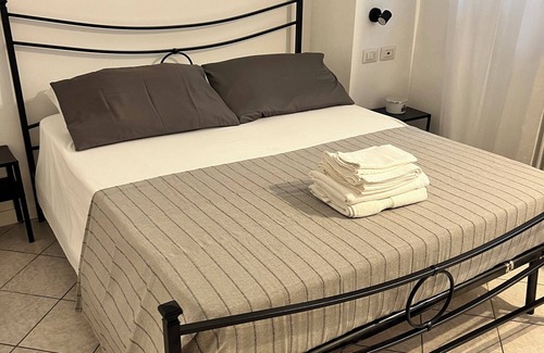 Albese con Cassano Apartment | Jacam Home Free Parking